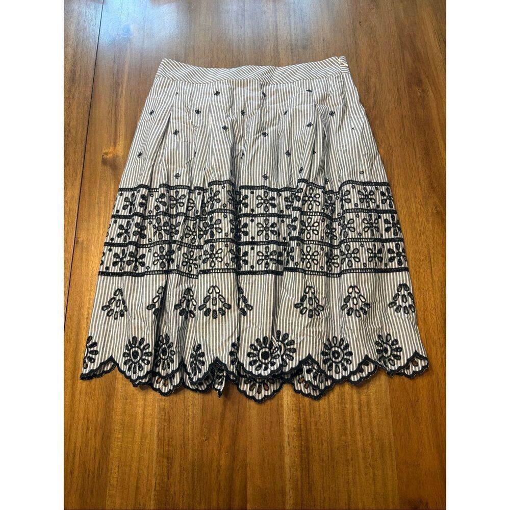 Talbots Striped Floral Eyelet Skirt Size 8P Gray Black Embroidered - Picture 3 of 7